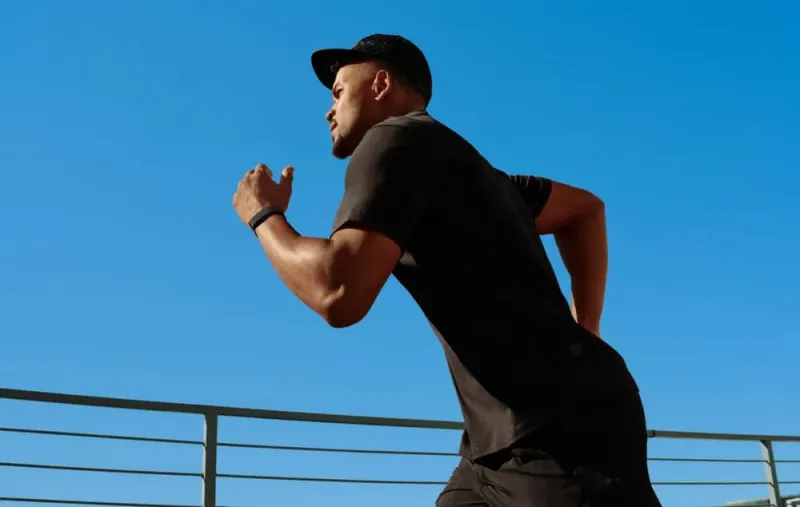 جوجل تدخل بقوة سوق الصحة الذكية مع Fitbit Air