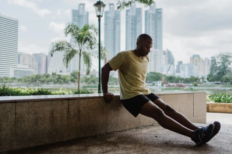 كم ثانية يجب أن تصمد في تمرين "Wall Sit"؟
