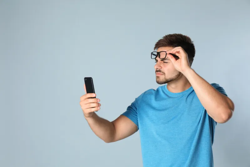 الوضع الداكن مقابل الفاتح: أيهما أفضل لعينيك؟