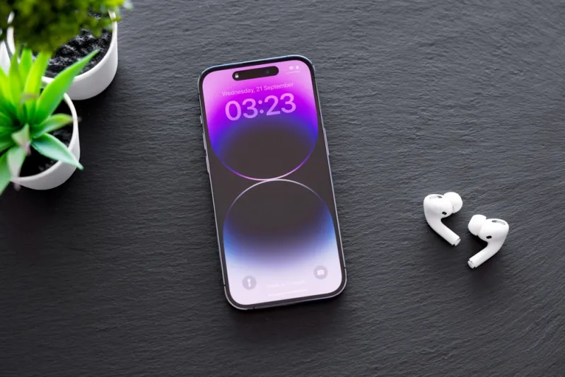 عادة بسيطة قد تؤدي إلى تراجع أداء بطارية AirPods