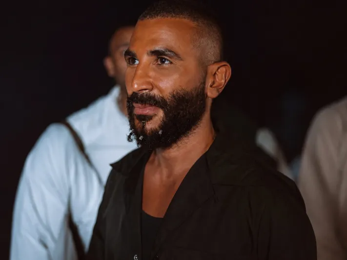 أحمد سعد يوضح حقيقة انفصاله عن علياء بسيوني.. هل وقع الطلاق؟ (فيديو)