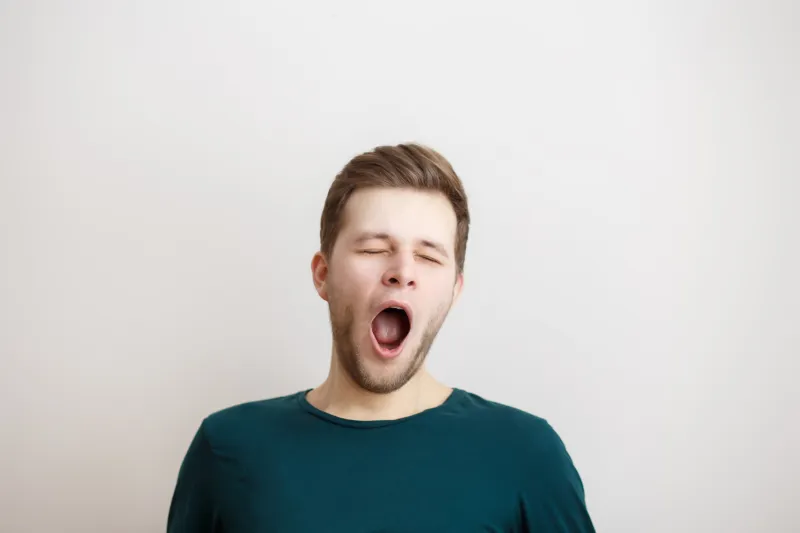بين التقليد اللاواعي والتعاطُف.. هل التثاؤب معدي حقًا؟