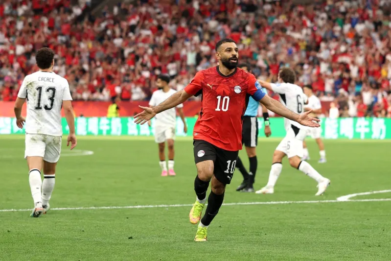 هل استغل محمد صلاح تمزق سروال لاعب نيوزيلندا؟