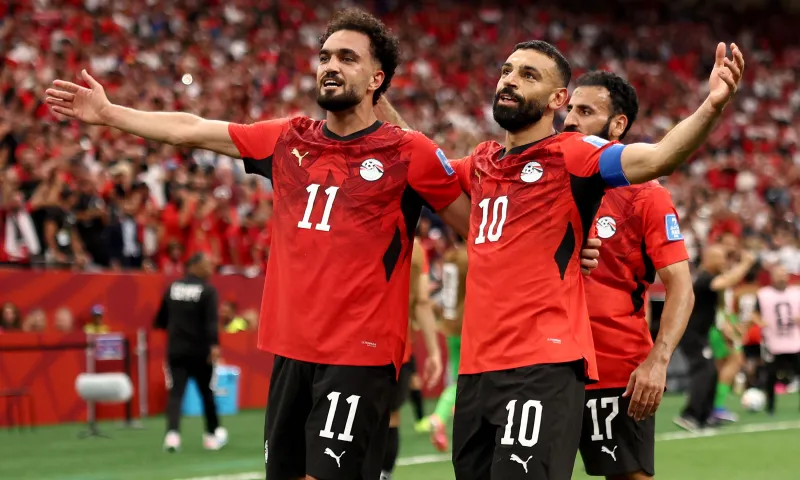 بعد الفوز التاريخي على نيوزيلندا.. هل حسم منتخب مصر بطاقة التأهل؟