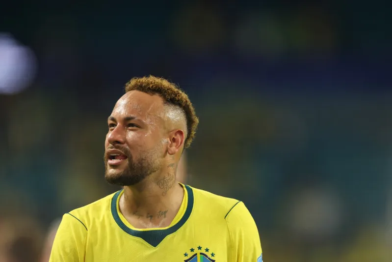 تنين ونمر يدوران على معصمه.. ما مواصفات ساعة نيمار أسترونوميا توربيون؟