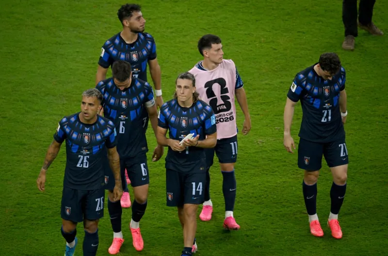 بعد سحب طائرة المنتخب الأوروغواي.. أغرب العقوبات التي طالت لاعبي المونديال