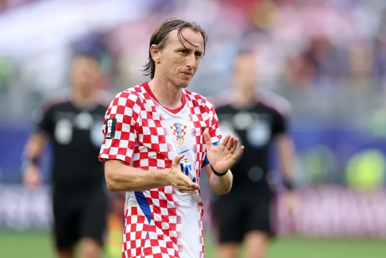 المايسترو يتحدى الزمن.. لوكا مودريتش يكتب التاريخ ويقود كرواتيا لدور الـ32 بالمونديال