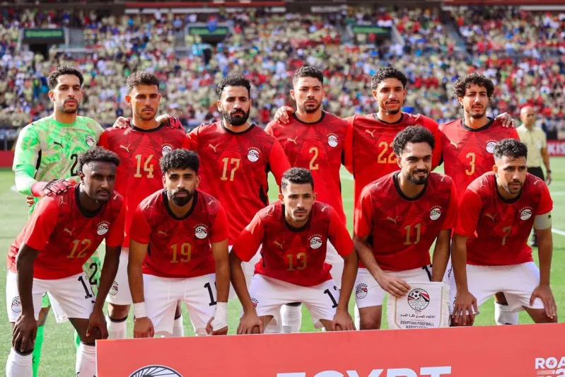 لماذا طلب فيفا من المنتخب المصري إزالة النجوم من قمصانه وأبقاها لأوروغواي؟