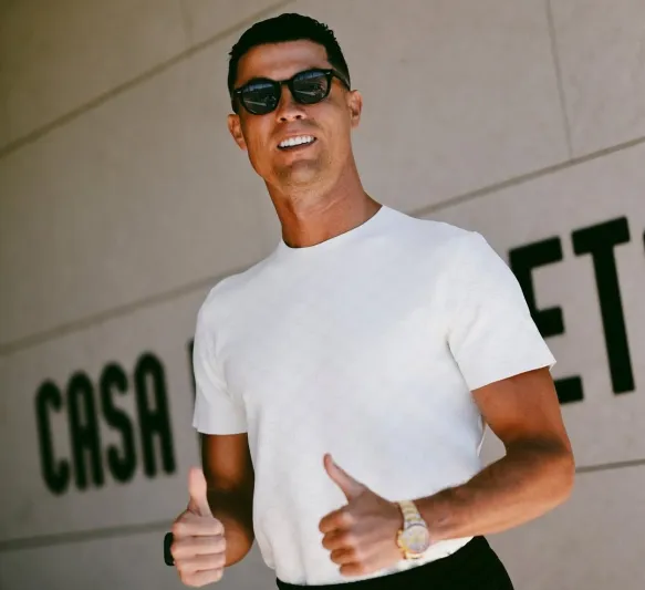 على معصم كريستيانو: رولكس دايتونا رينبو تصل إلى البرتغال قبل كأس العالم