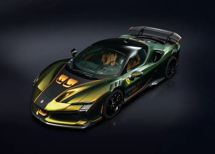 لون غير تقليدي يحوّل فيراري SF90 XX إلى أيقونة جريئة على الطرق
