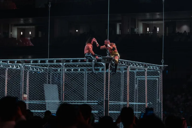 سامي زين يتوج بلقب WWE بلا منازع في ليلة تاريخية بالرياض
