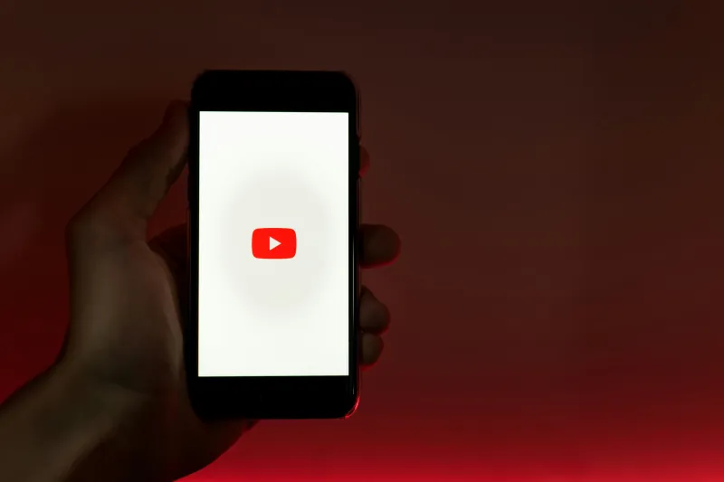 التعليق المميز على يوتيوب.. الميزة الخفية التي يستخدمها الملايين دون أن يعرفوا كيف تعمل