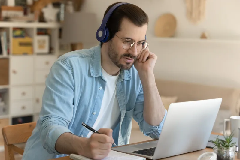 كيف تؤثر سماعات عزل الصوت على النغمات والموسيقى؟