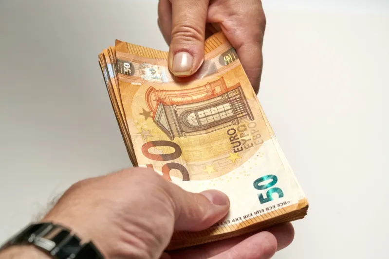 ألم الدفع النقدي.. 4 حيل نفسية تحد من استنزاف أموالك في عصر الدفع الرقمي