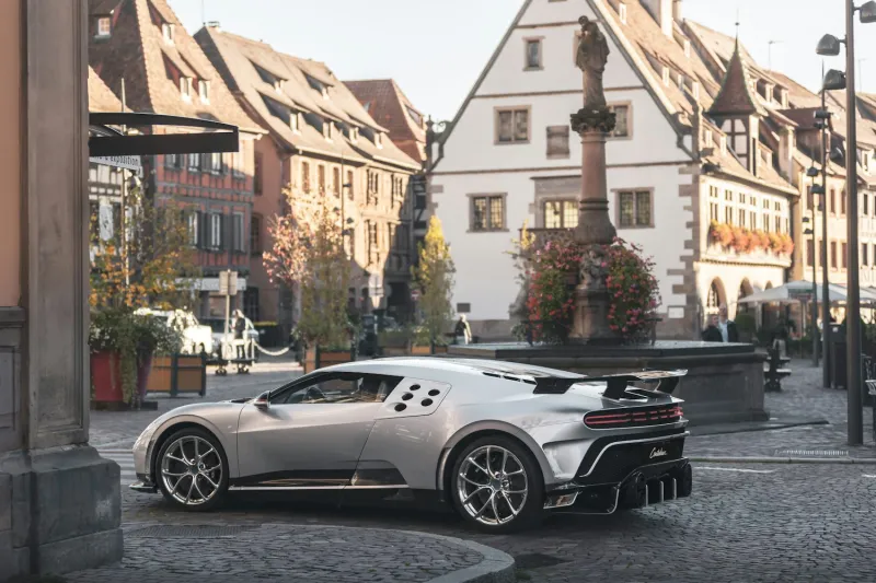  Bugatti Centodieci النادرة.. نظرة على مواصفاتها بعد رصدها في مهرجان غودوود