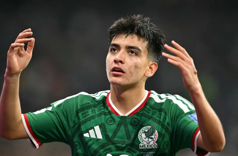 جيلبرتو مورا.. كم تبلغ القيمة السوقية لأصغر لاعب مشارك في دور إقصائي بمونديال 2026؟