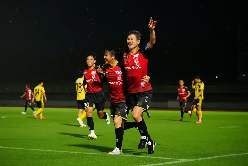 أكبر لاعب كرة قدم نشط في العالم ينهي صيامًا تهديفيًا امتد 4 سنوات.. فما سر لياقة كازويوشي ميورا؟
