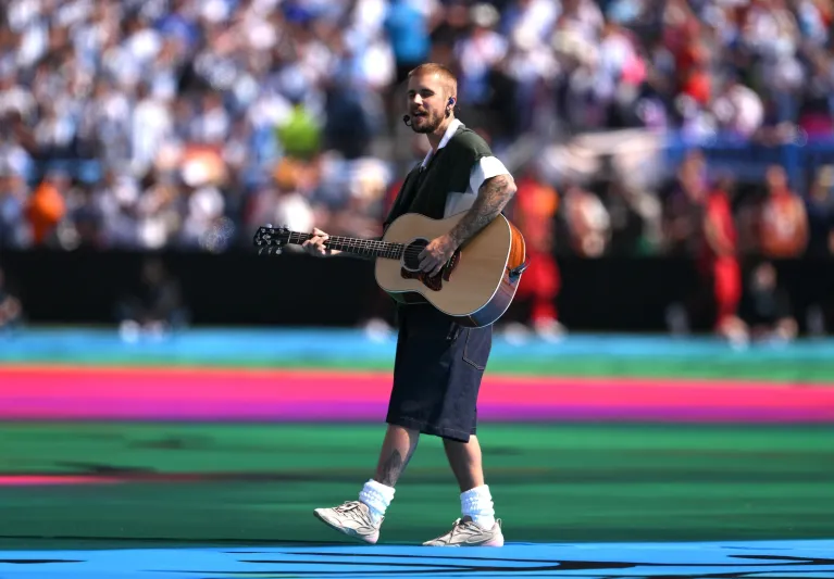 200 ألف كريستالة لشاكيرا.. وحذاء غير مطروح لبيبر في كواليس أزياء حفل ختام مونديال 2026