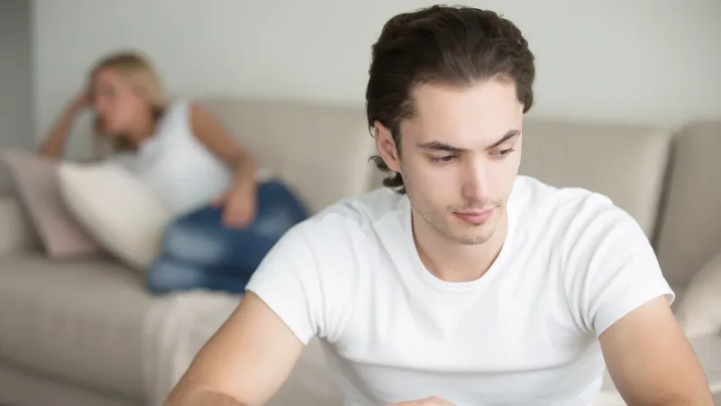 لماذا تصبح العلاقة الحميمية أقل جاذبية مع ضغوط الحياة اليومية؟