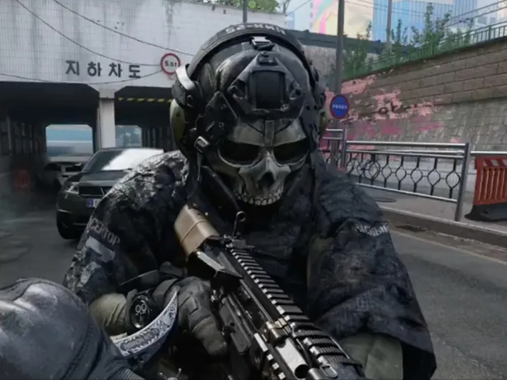 Modern Warfare 4 تفاجئ اللاعبين.. غوست يخلع قناع الجمجمة ليكشف عن آخر