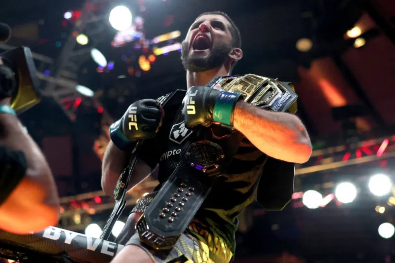 17 انتصارًا متتاليًا.. كيف حطم إسلام ماخاشيف أرقام UFC التاريخية؟