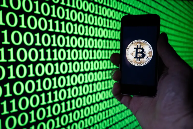 بعد خسائر قوية.. بيتكوين ترتفع مجددًا لهذا المستوى