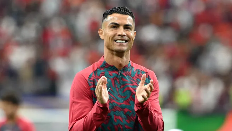 من النصر والهلال إلى العالمية.. 5 نجوم يطاردون الهدف رقم 1000