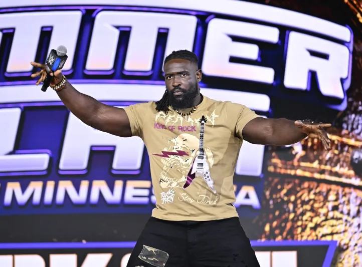  مستقبل WWE.. أوبا فيمي يلحق خسارة فادحة ببروك ليسنر في Hell in a Cell