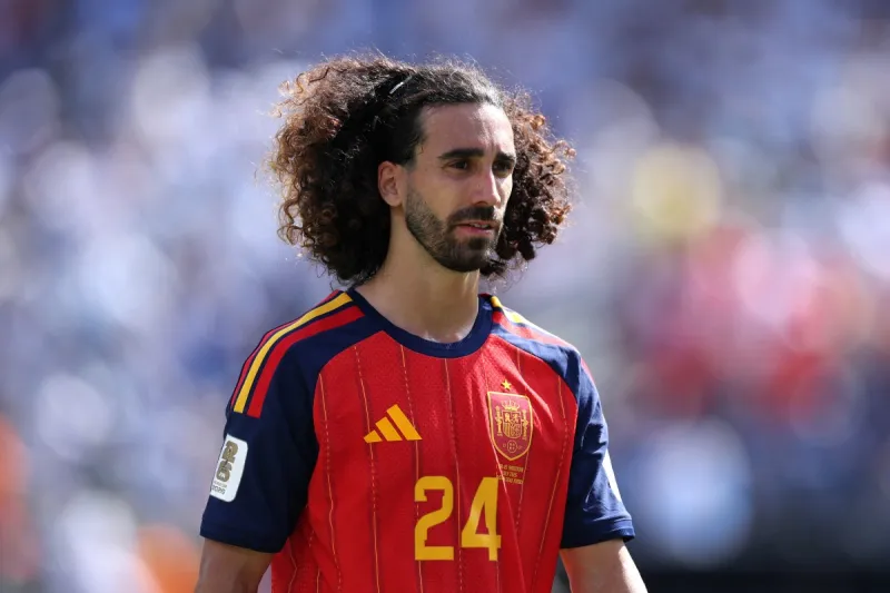 ميدالية كأس العالم في صدر ساعي البريد.. كيف ودّع كوكوريا جاره قبل الرحيل إلى مدريد؟