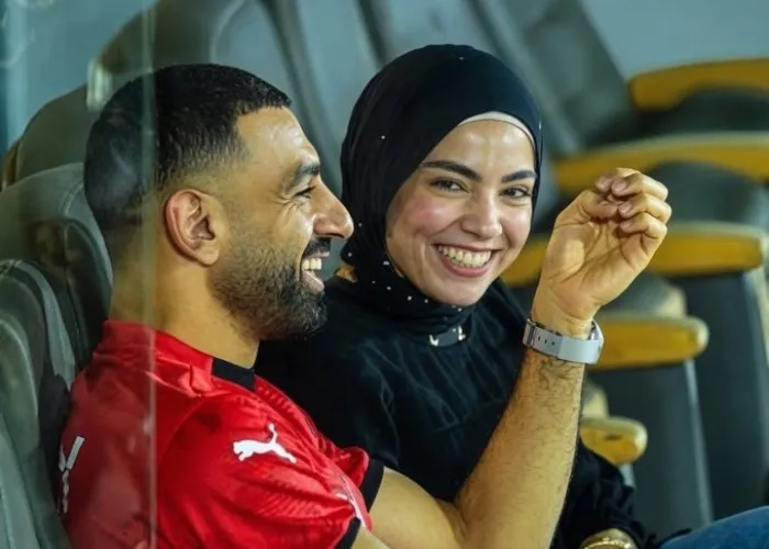 الصوت الحاسم خلف الكواليس.. من هي ماجي صادق زوجة محمد صلاح؟