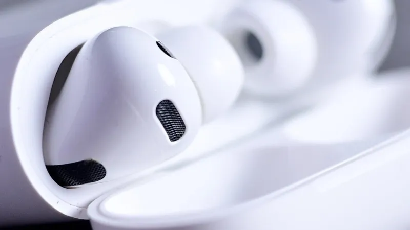 آبل تستعد لإطلاق AirPods بكاميرات