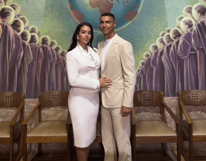 زفاف كريستيانو رونالدو وجورجينا.. أناقة العروسين والأبناء بتوقيع Gucci