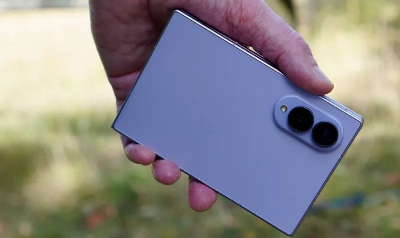 اختبار قاسٍ يكشف نقاط قوة وضعف Galaxy Z Fold 8 (فيديو)