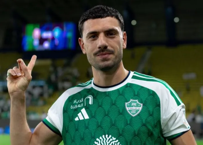 بعد انضمامه للتشكيلة المثالية لدوري روشن.. من هو التركي ميريح ديميرال؟