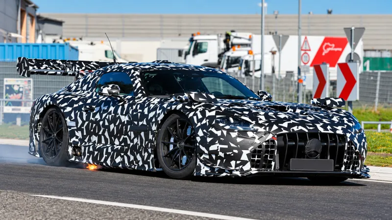 حادث مفاجئ خلال الاختبارات.. حريق يضرب نموذج AMG GT Black Series