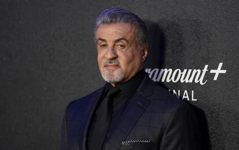 «شعرت بالذنب».. سيلفستر ستالون يحكي عن معاناته بعد وفاة ابنه 