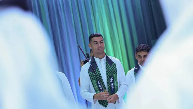 نجوم دوري روشن يحتفلون باليوم الوطني السعودي.. رونالدو وبنزيمة في مقدمة المشاركين