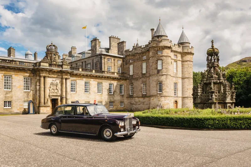 Rolls-Royce Phantom VI موديل 1973 تتحول إلى سيارة كهربائية!
