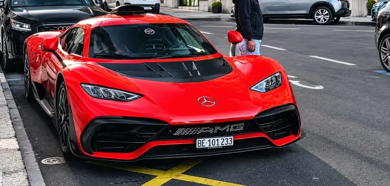 بلون لافت.. ظهور نادر لـMercedes-AMG One بقوة 1063 حصانًا (فيديو)