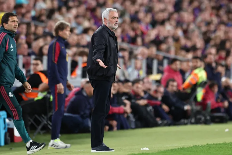 "عودة مورينيو القديم".. كيف احتفل مدرب ريال مدريد بالفوز على برشلونة؟