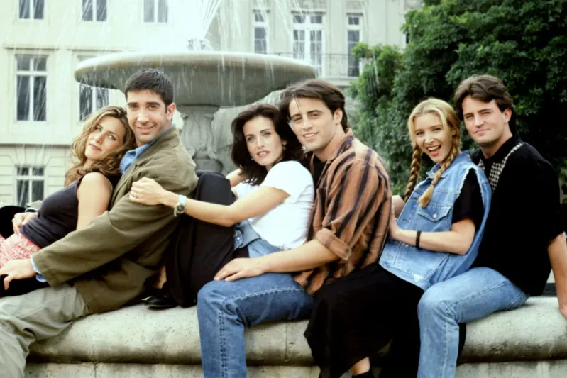 من الرواتب إلى حقوق البث.. كم تبلغ ثروات أبطال Friends بعد 20 عامًا على النهاية؟