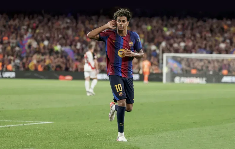 لامين يامال يتحدى المنافسين: برشلونة الأفضل في العالم
