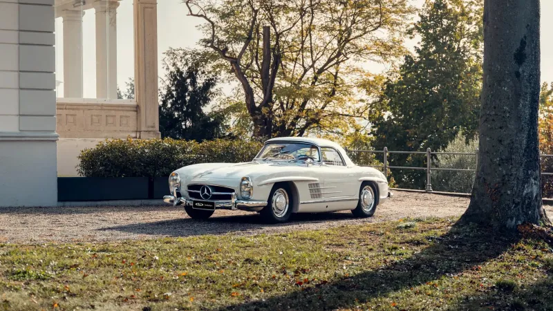 Mercedes-Benz 300 SL Roadster نادرة من 1963.. كيف تحوّلت إلى تحفة بمليون دولار؟