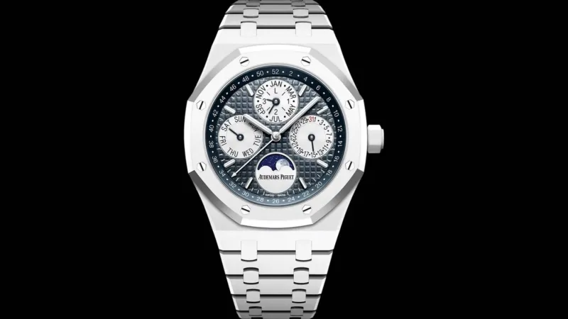 بـ260 ألف دولار.. تفاصيل ساعة ليفاندوفسكي Royal Oak Perpetual Calendar