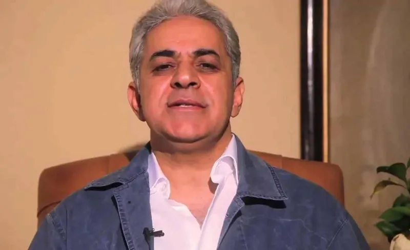  صورة :صباحي على حصان منافساً السيسي على دراجة .