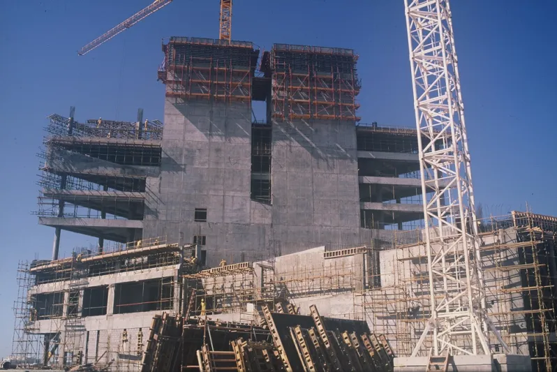 غرفة دبي: من شقة الى اهم منصة تجارية في المنطقة عبدالرحمن الغرير يروي تاريخها لـ"الرجل" . 