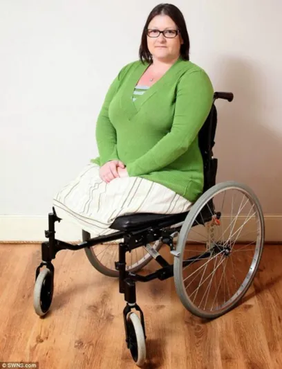 بريطانية تطالب الحكومة بوضع صورتها على علب السجائر