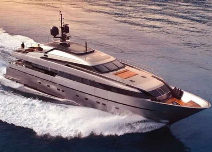 بالصور: يخت  الشيخ محمد بن راشد بسعر 350 مليون دولار