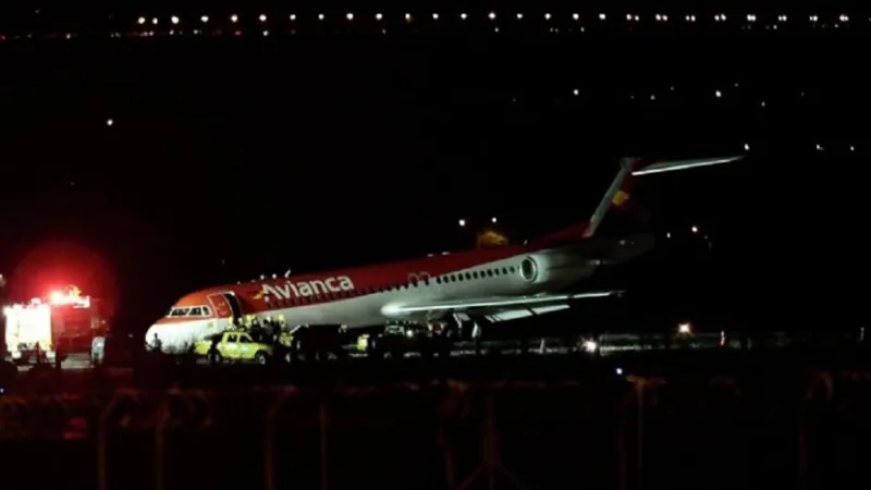 هبوط اضطراري لطائرة ركاب دون عجلة أمامية   