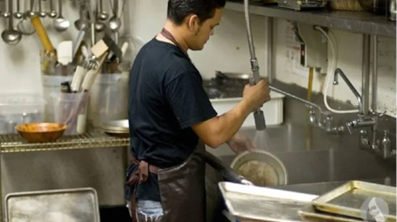 ما هي الوظائف الأولى التي عمل بها الأغنياء والمشاهير؟